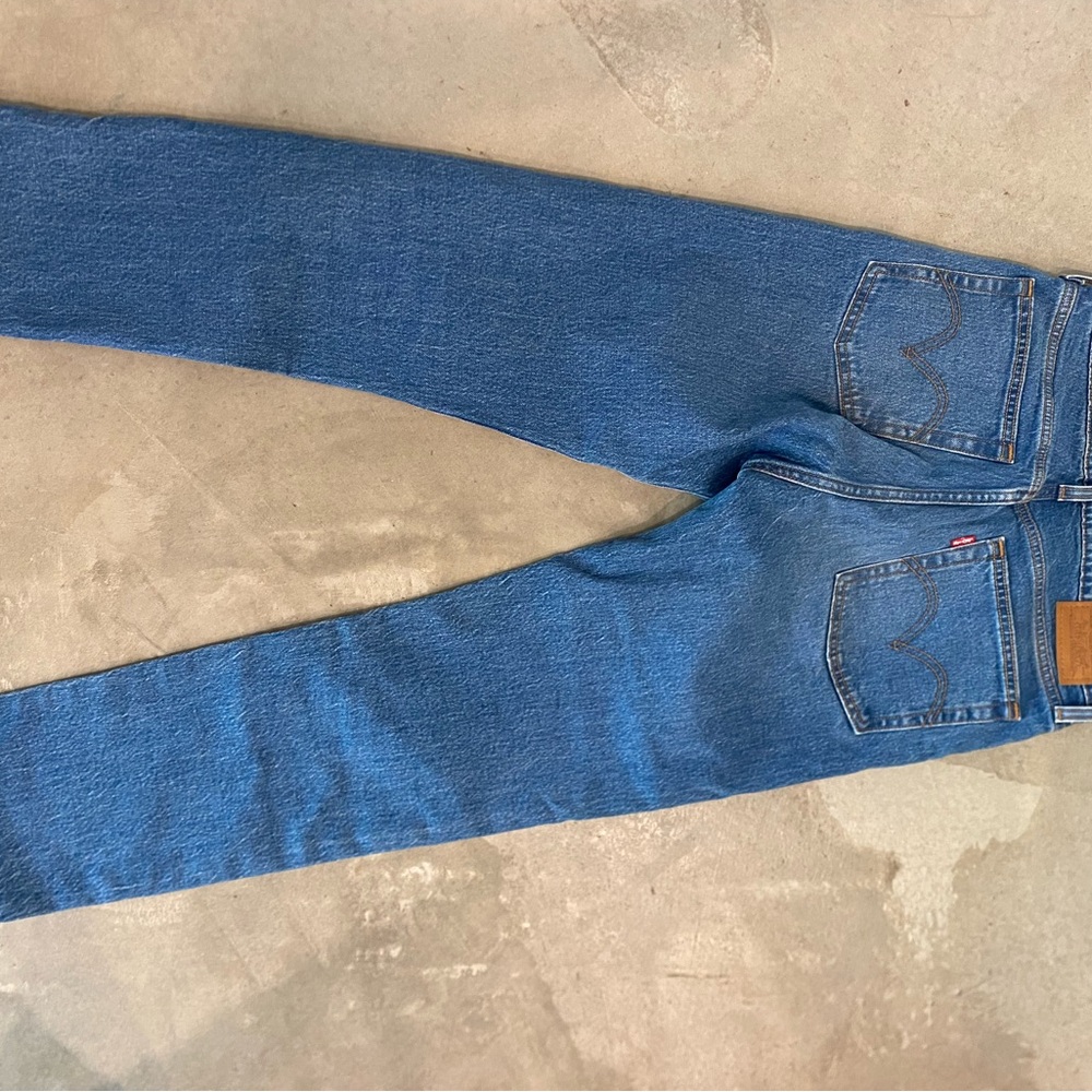 Levi’s Wedgie Straight Jeans - Picture 5 of 6